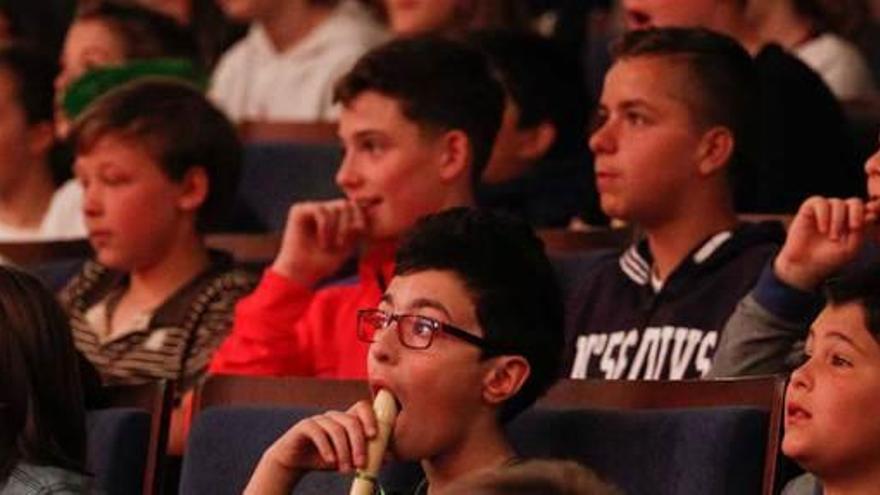 Algunos de los alumnos que se dieron cita ayer en el Auditorio Príncipe Felipe.