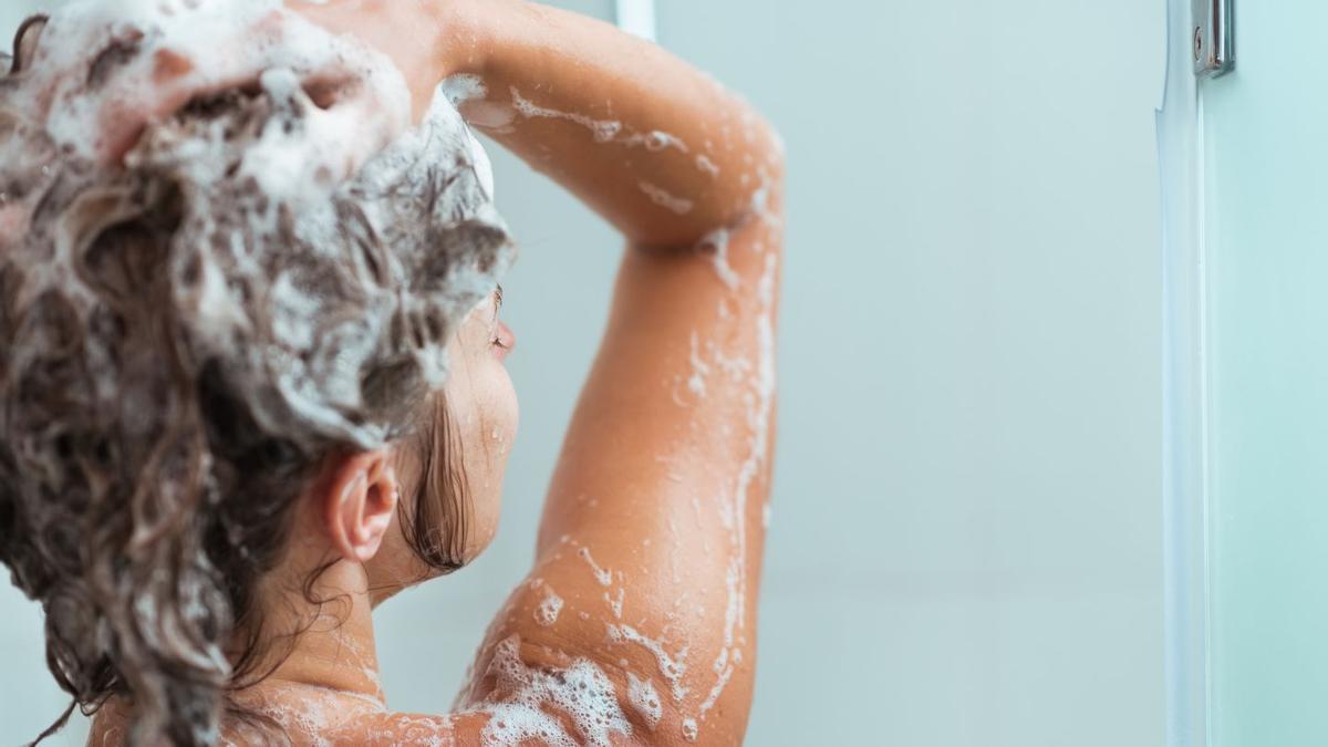 Las cinco partes del cuerpo que olvidamos limpiar en la ducha