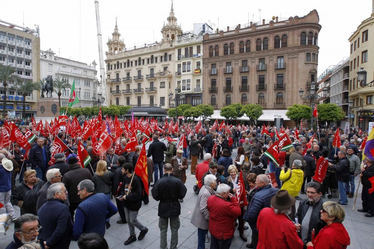 Unas 5.000 personas defienden en la calle la subida de las pensiones públicas