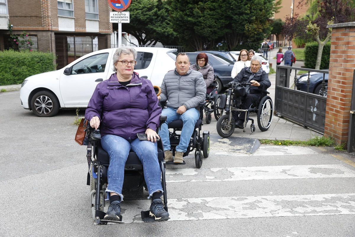 El concejal de Movilidad y Participación Ciudadana, el segundo en la fila, tras Rocío Díaz.
