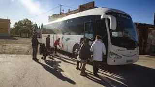 Los universitarios de la Ribera se rebelan ante la falta de metro: "Con el bus perdemos cuatro horas cuando el trayecto es de 30 minutos"