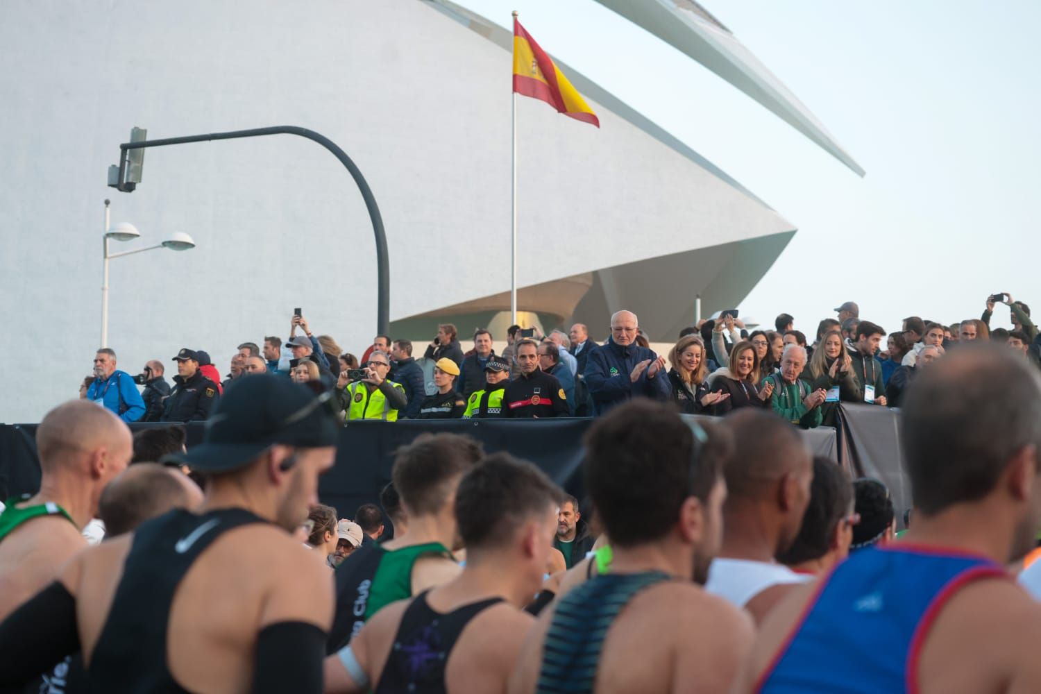 La salida del Maratón Valencia 2024, en imágenes