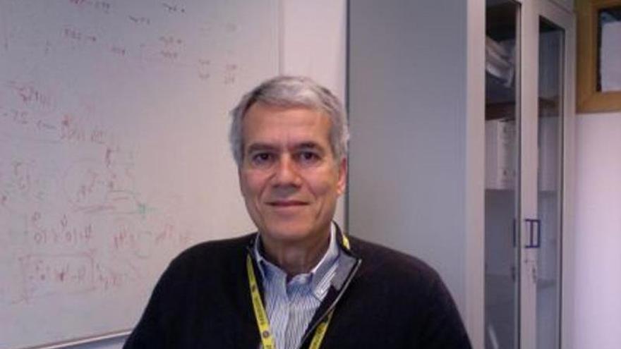 El astrofísico del CSIC Santiago Arribas, en el aula de la Ciencia de la UA
