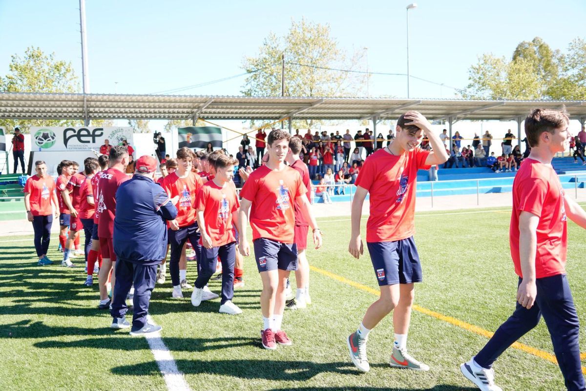 No solamente se celebraron los éxitos del equipo de Tercera, sino los de los juveniles.