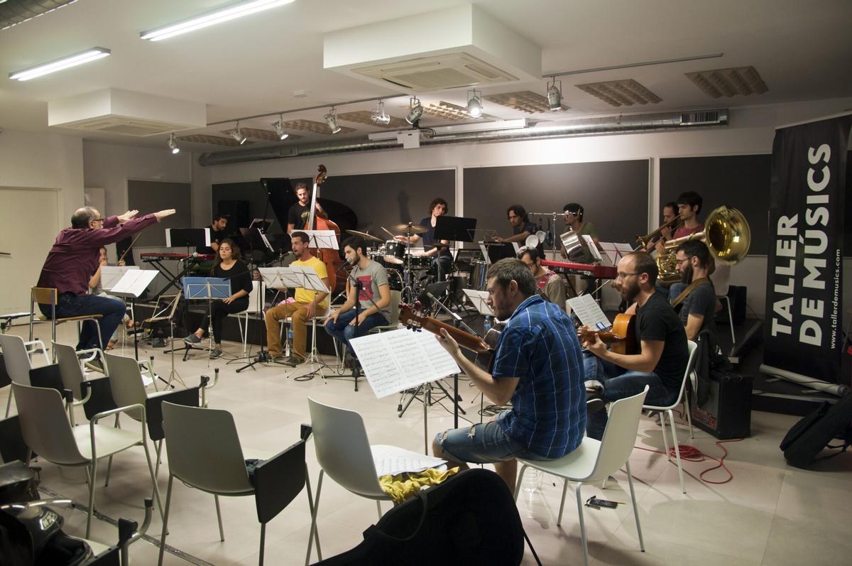 Alumnos en el Taller de Músics en una imagen de archivo de 2016