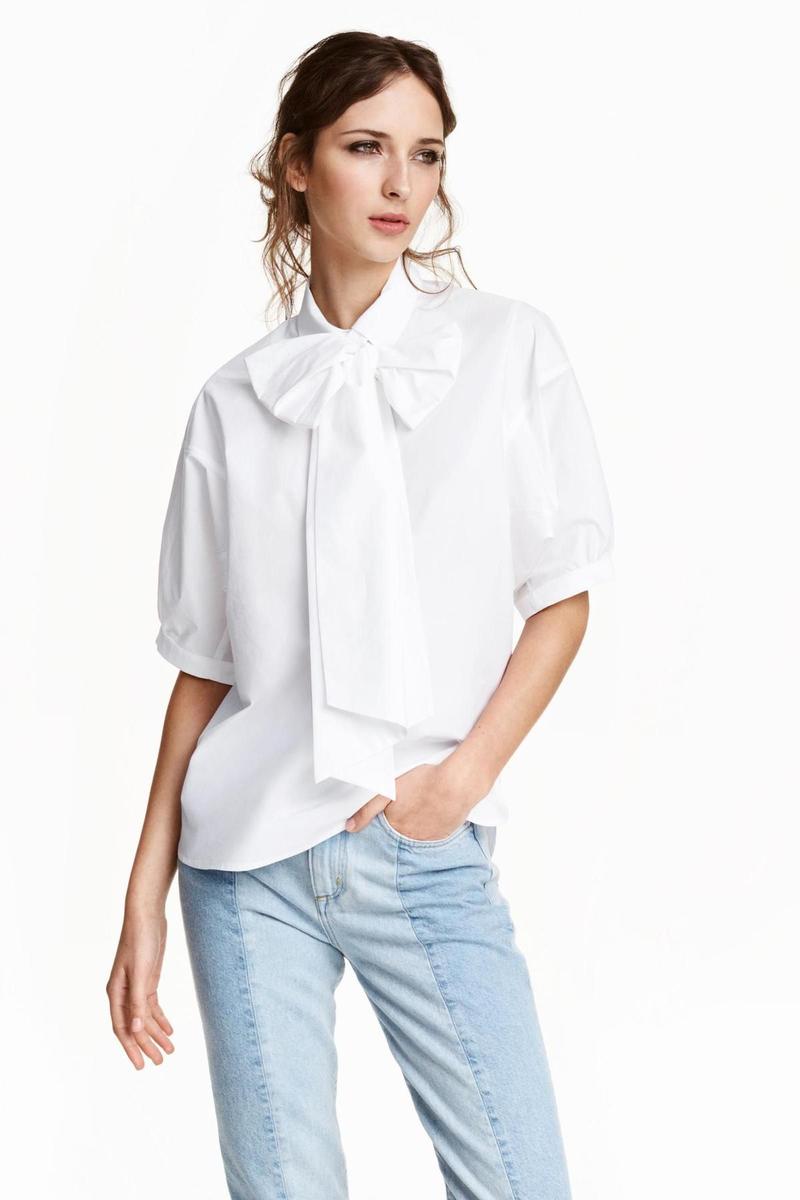 Tendencia popelín, blusa con lazada de H&amp;M (39,99€)