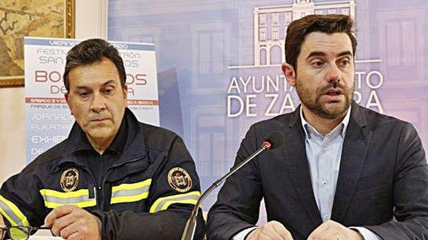 Antidio Fagúndez, concejal de Seguridad Ciudadana (derecha), y jefe de Bomberos, José Luis Borrego.