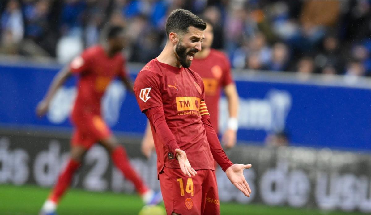 Gayà, que cumplía 400 partidos, se lamenta de una acción
