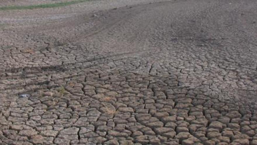 Imagen del entorno del embalse de La Viñuela, en la última época de sequía.