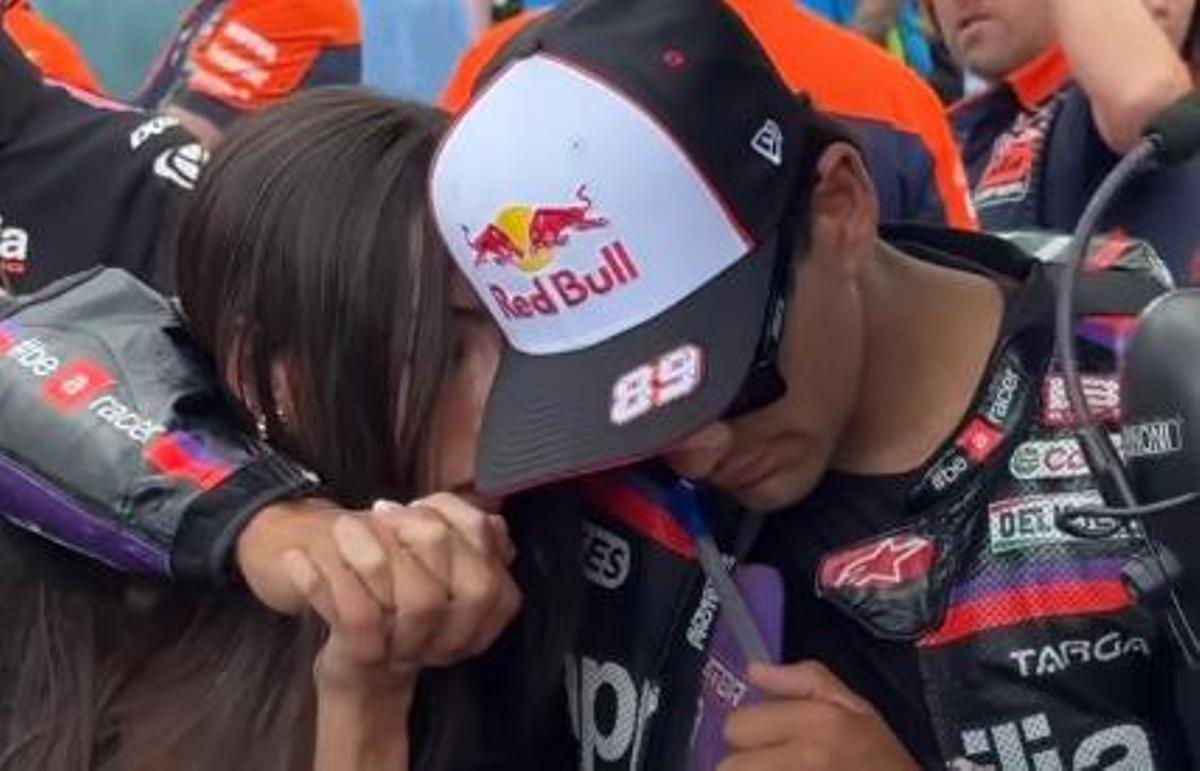 María Monfort Matutes y Jorge Martín en su ritual antes de cada carrera.