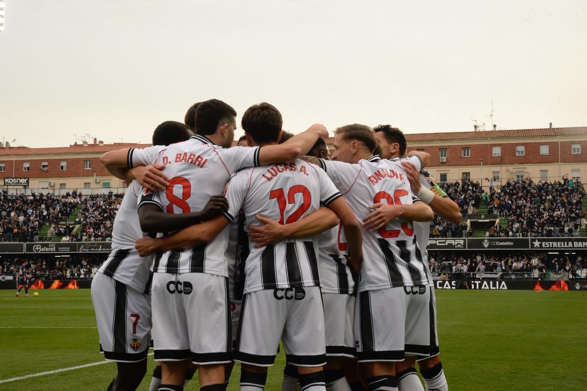 El Castellón celebra un gol en el SkyFi Castalia.