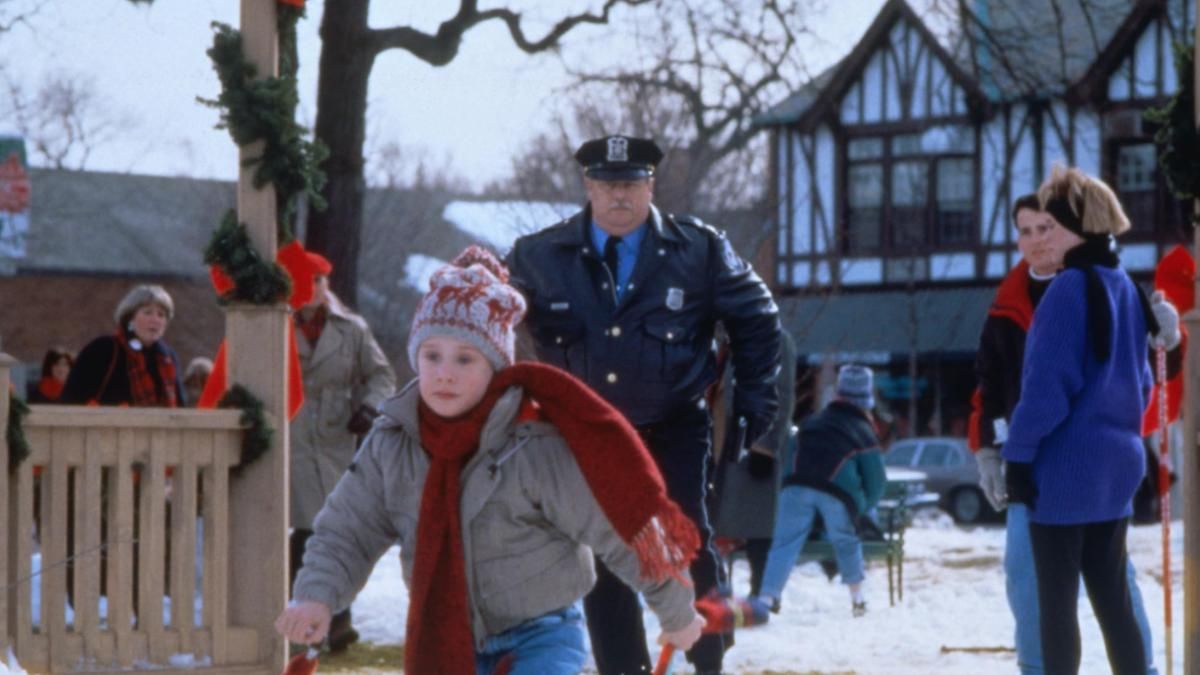 Fotograma de 'Solo en casa', aparece Macaulay Culkin corriendo