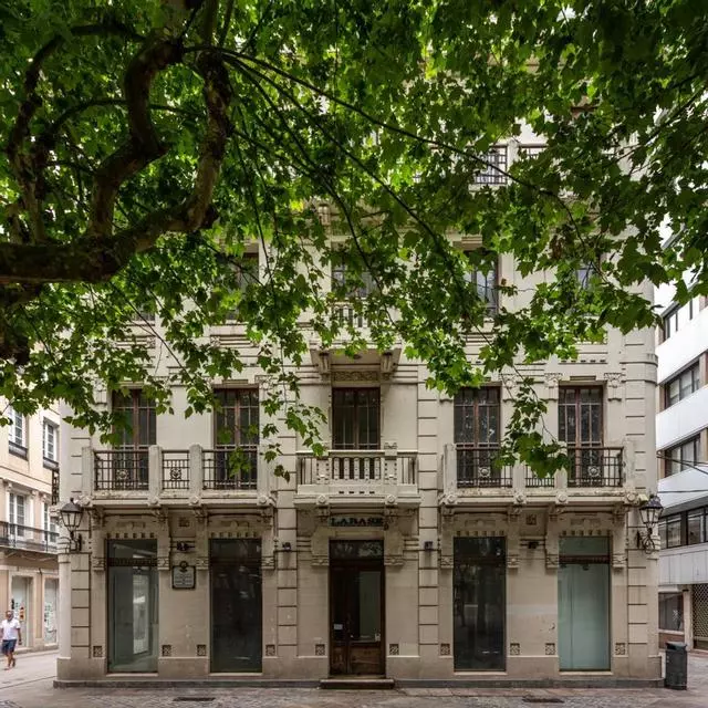 El emblemático edificio de 'La Base' prepara su rehabilitación para devolverle la vida a la plaza San Andrés de A Coruña