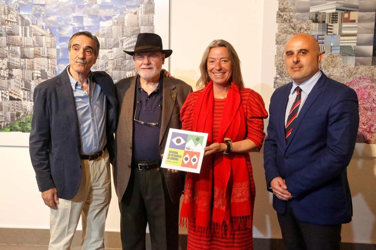 Javier Rego con Isabel Albás, Juan Manuel Carrasco y José F. Gálvez.