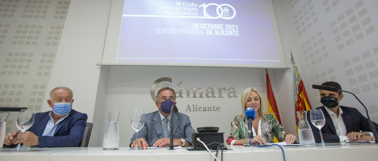 Sebastián Cañadas, Juan Riera, Maite Antón y Manuel Nieto, en la presentacion de la Gala de Empresas Centenarias, el pasado mes de julio.