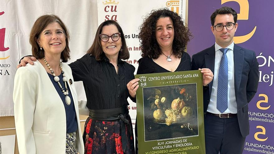 Organizadores de las jornadas de viticultura y enología de Santa Ana durante la presentación de las mismas.