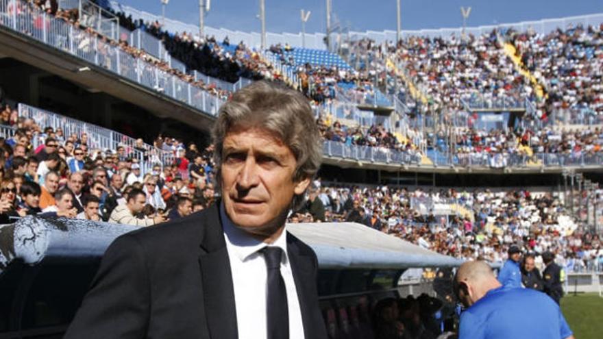 Pellegrini, dirigiendo un partido del Málaga.