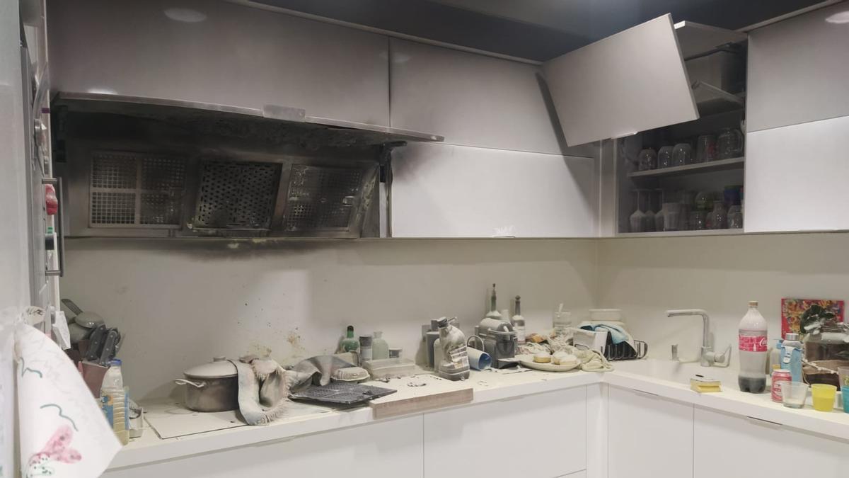Una sartén olvidada incendia una cocina en Poio.