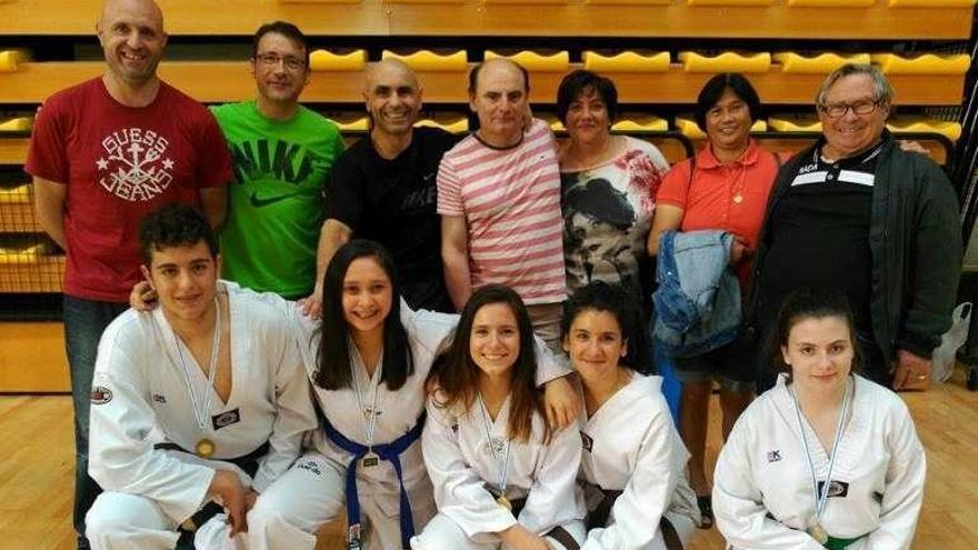 Equipo del Taekwondo Lalín que participó en el torneo.