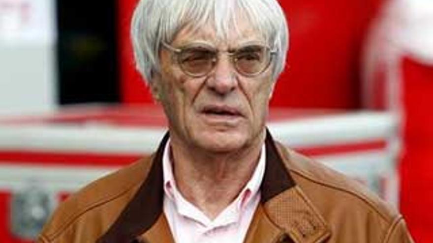 Ecclestone no considera &quot;preocupantes&quot; los insultos a Hamilton en Barcelona