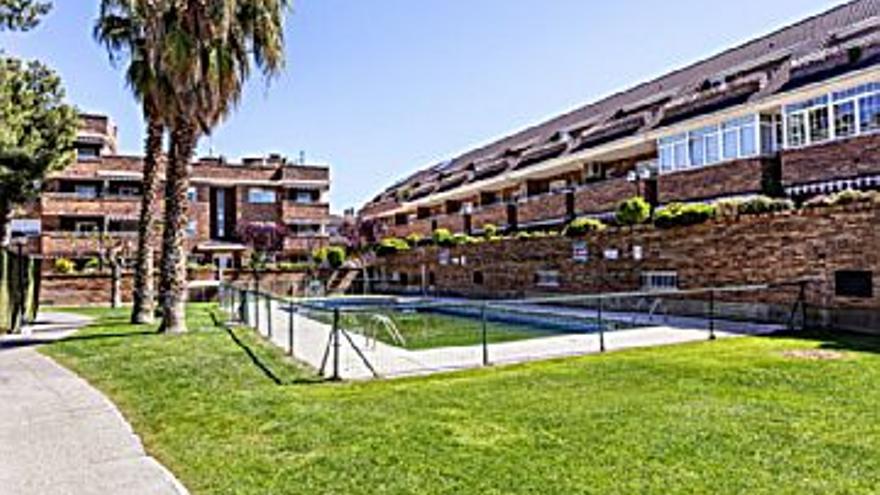 750.000 € Venta de casa en Arcosur-Montecanal-Valdespartera (Zaragoza) 450 m2, 5 habitaciones, 5 baños, 1.667 €/m2...