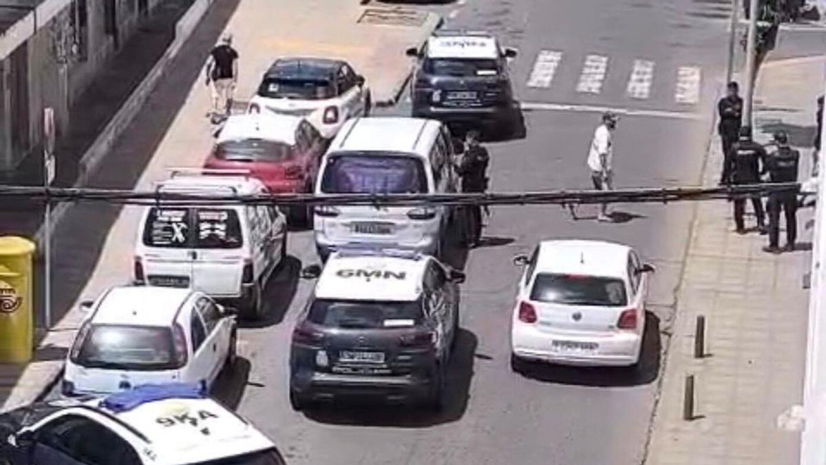 una supuesta deuda, golpes y amenazas de muerte