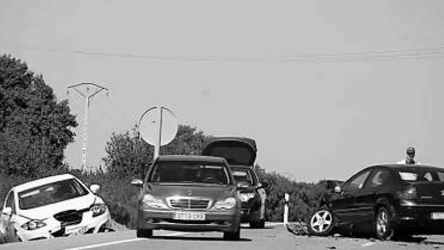 Estado de los coches tras el accidente en la N-630.