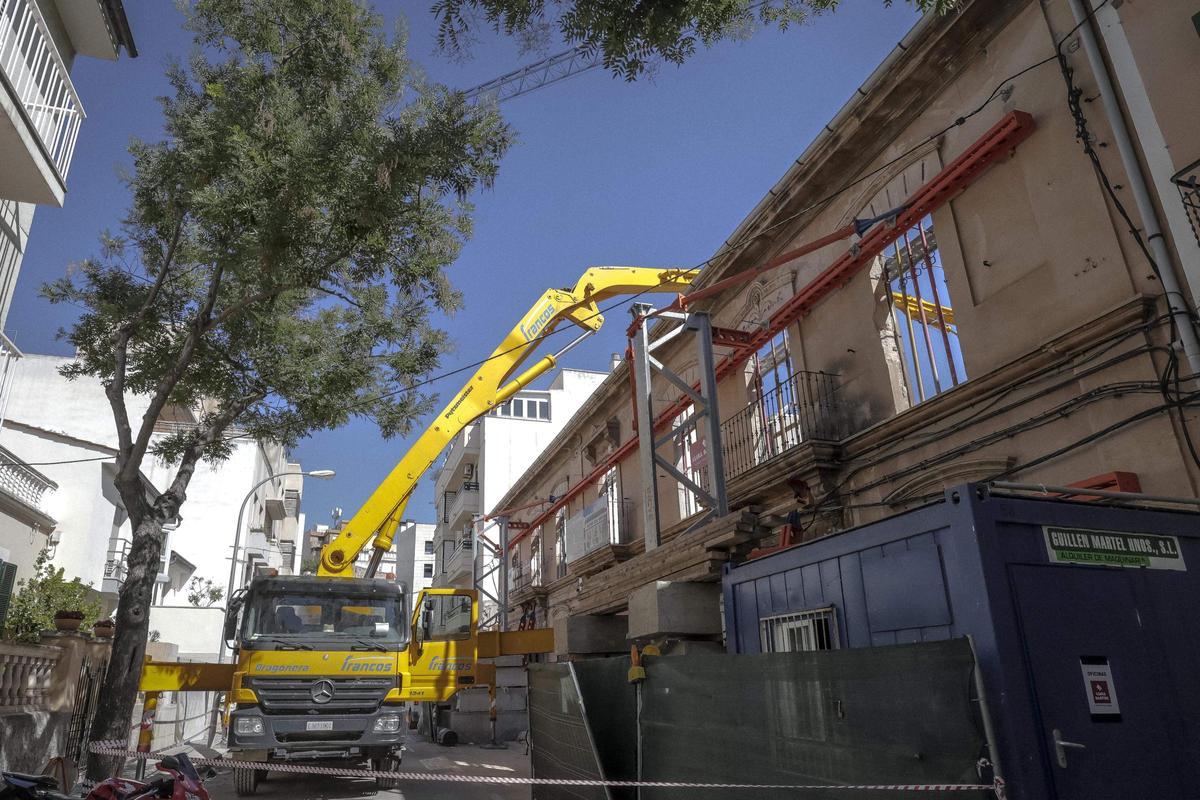 El inmueble se levanta en la calle Bisbe Massanet desde 1905.