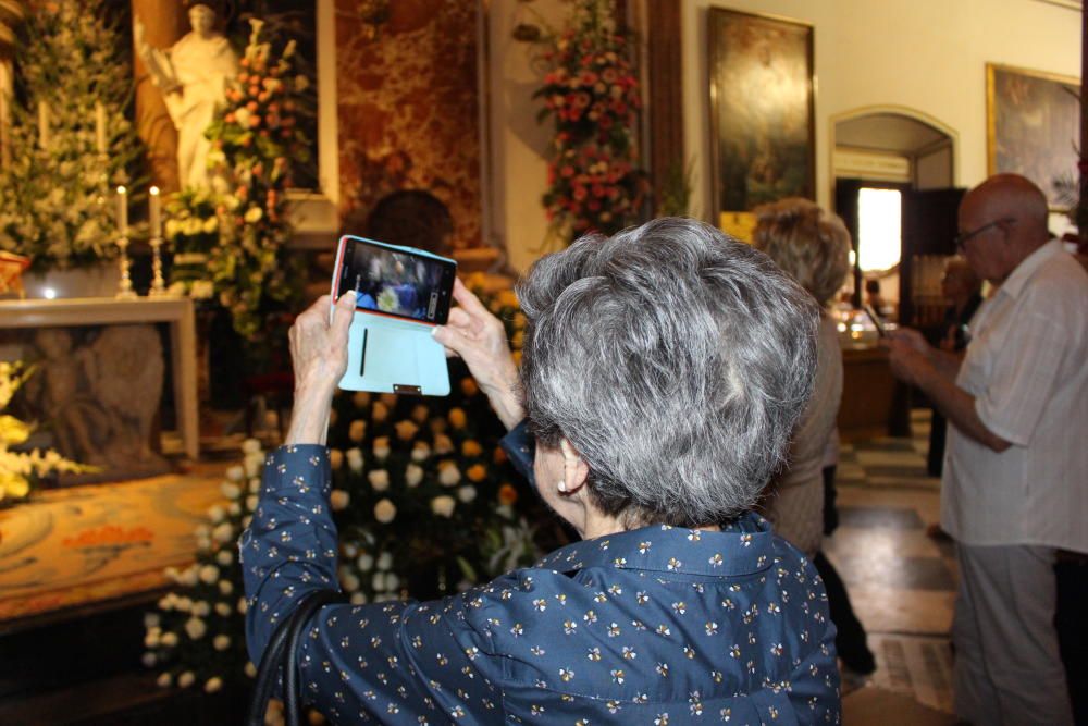 Homenaje de los Floristas a la Virgen de los Desamparados