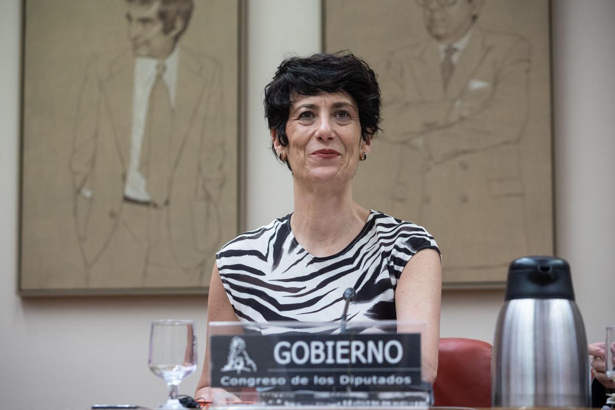 La ministra de Inclusión, Seguridad Social y Migraciones, Elma Saiz, comparece en la Comisión de seguimiento y evaluación de los acuerdos del Pacto de Toledo, en el Congreso de los Diputados, a 9 de junio de 2025, en Madrid (España). La ministra ha comparecido con motivo del Informe de Evaluación con las proyecciones del impacto estimado de las medidas adoptadas a partir de 2020 para fortalecer los ingresos del sistema público de pensiones en el periodo 2022-2050, elaborado por la Autoridad Independiente de Responsabilidad Fiscal (AIReF), entre otros asuntos. 09 JUNIO 2025;COMPARECENCIA;CONGRESO;MINISTRA;POLÍTICA Alejandro Martínez Vélez / Europa Press 09/06/2025. ELMA SAIZ;Alejandro Martínez Vélez