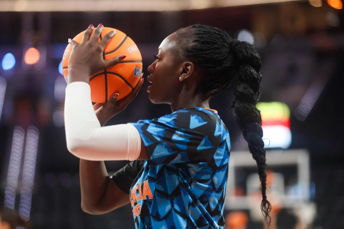 Awa Fam, camino de romper todos los récords con el Valencia Basket.