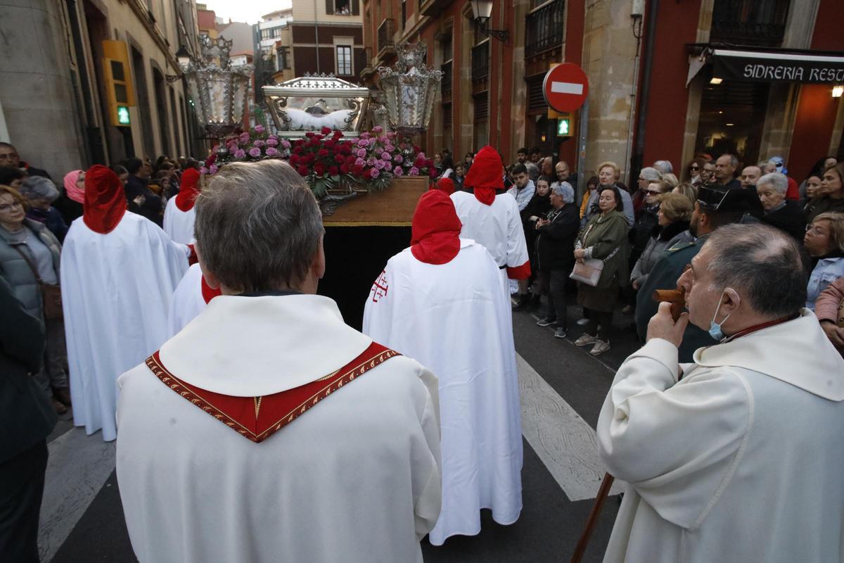 En imágenes: Procesión del Santo Entierro del Viernes Santo en Gijón