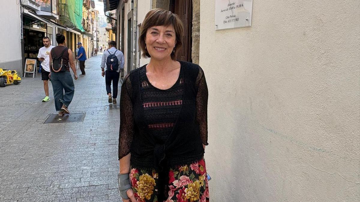 María Nieves Lázaro Uría en la puerta del local parroquial de Cangas del Narcea.