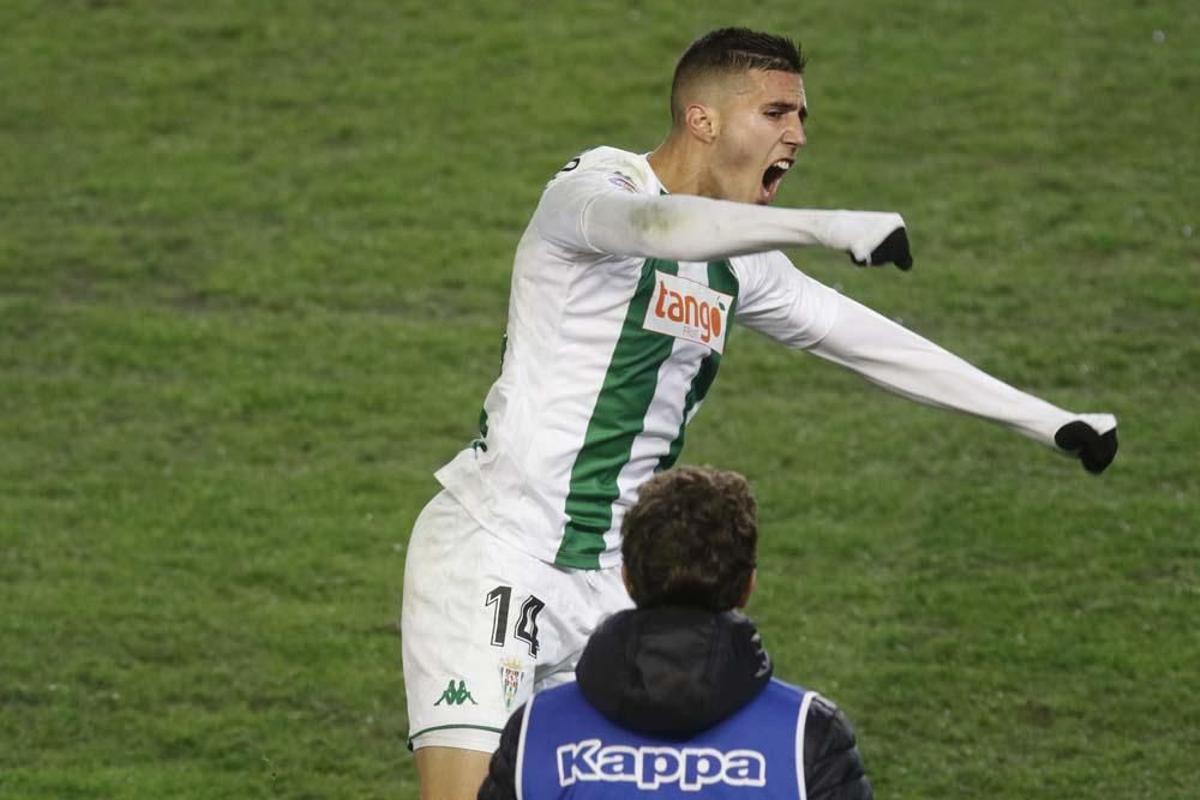 Sergi Guardiola celebra uno de sus goles ante el Reus en El Arcángel, en la temporada 2017-2018.