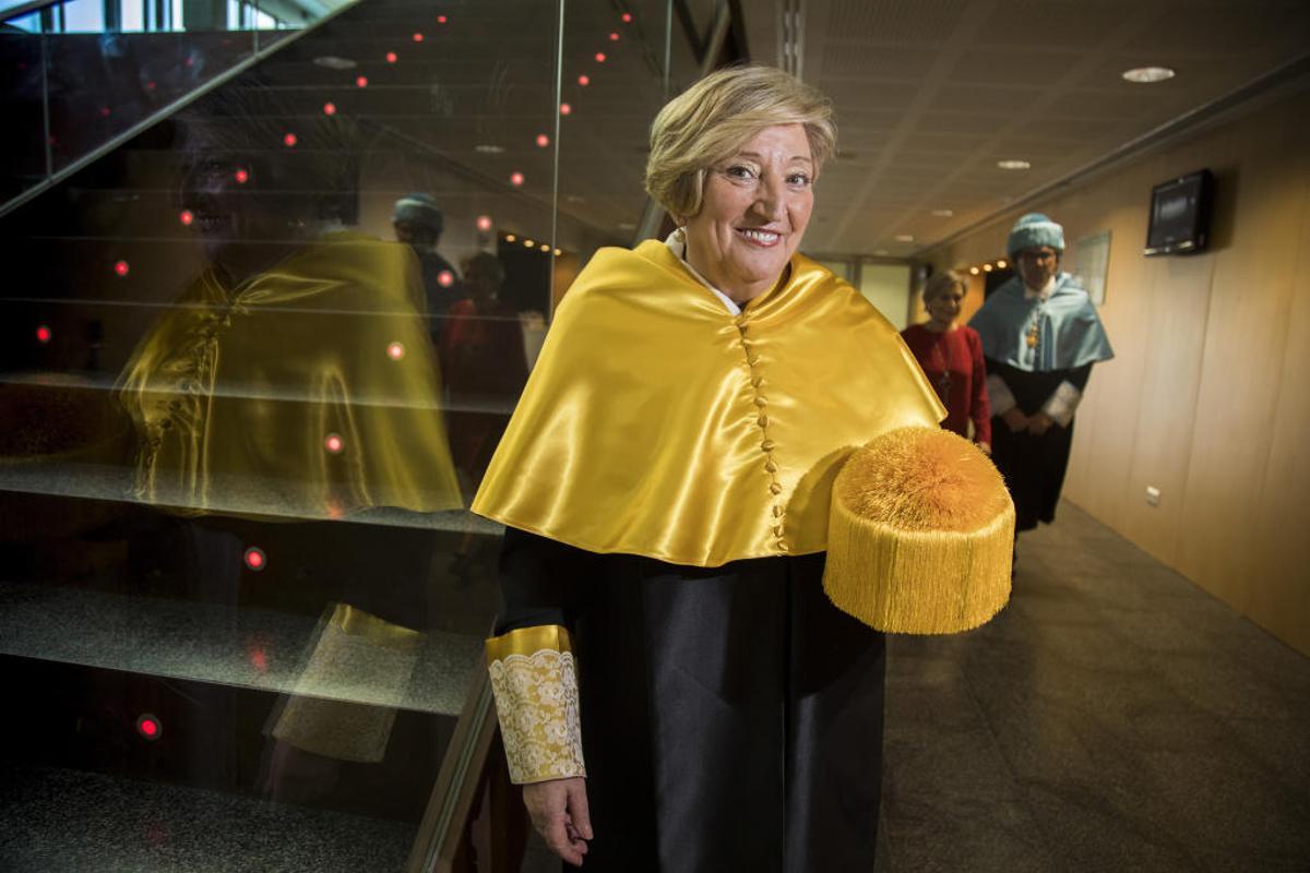 Ana Lluch: &quot;Ser madre a los 30 años es una edad que no protege del cáncer de mama&quot;