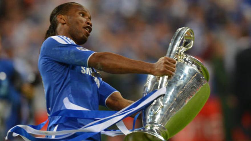 Drogba celebra la victoria de su equipo.