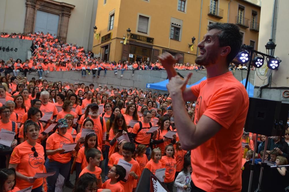 1.700 veus fan bategar la plaça de Sant Pere