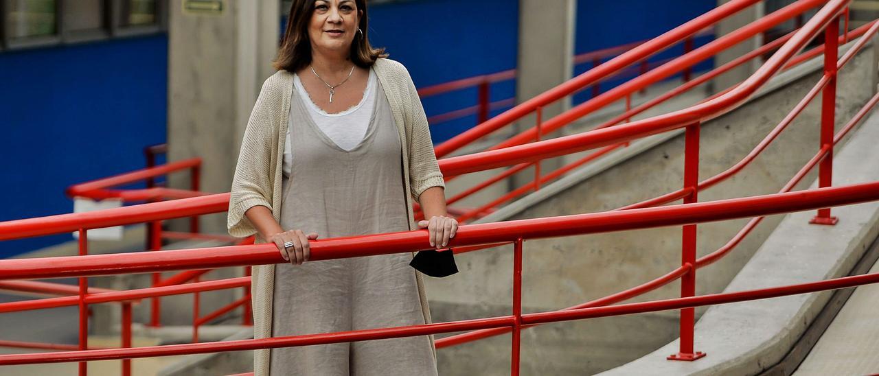 La directora de la Escuela de Arquitectura de Las Palmas de Gran Canaria, Elsa Gutiérrez, en la sede de la facultad. | |