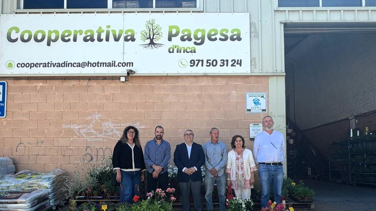 Autoridades y representantes de la cooperativa pagesa de Inca.