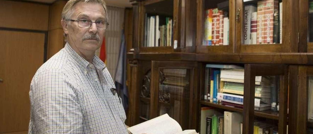 Manuel Fernández en el Colegio de Aparejadores de Oviedo.