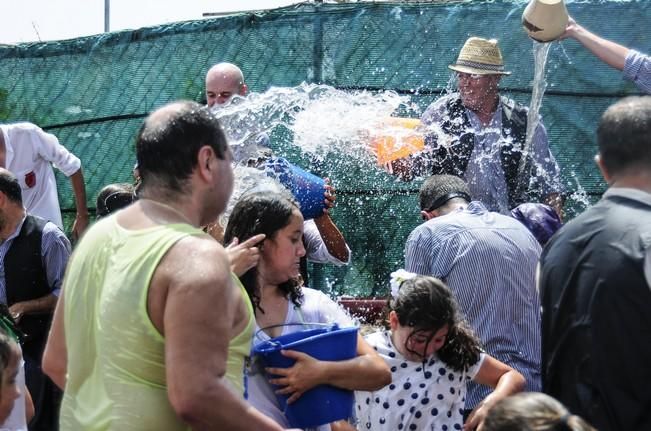 Traida Infantil del Agua de Lomo Magullo 2016