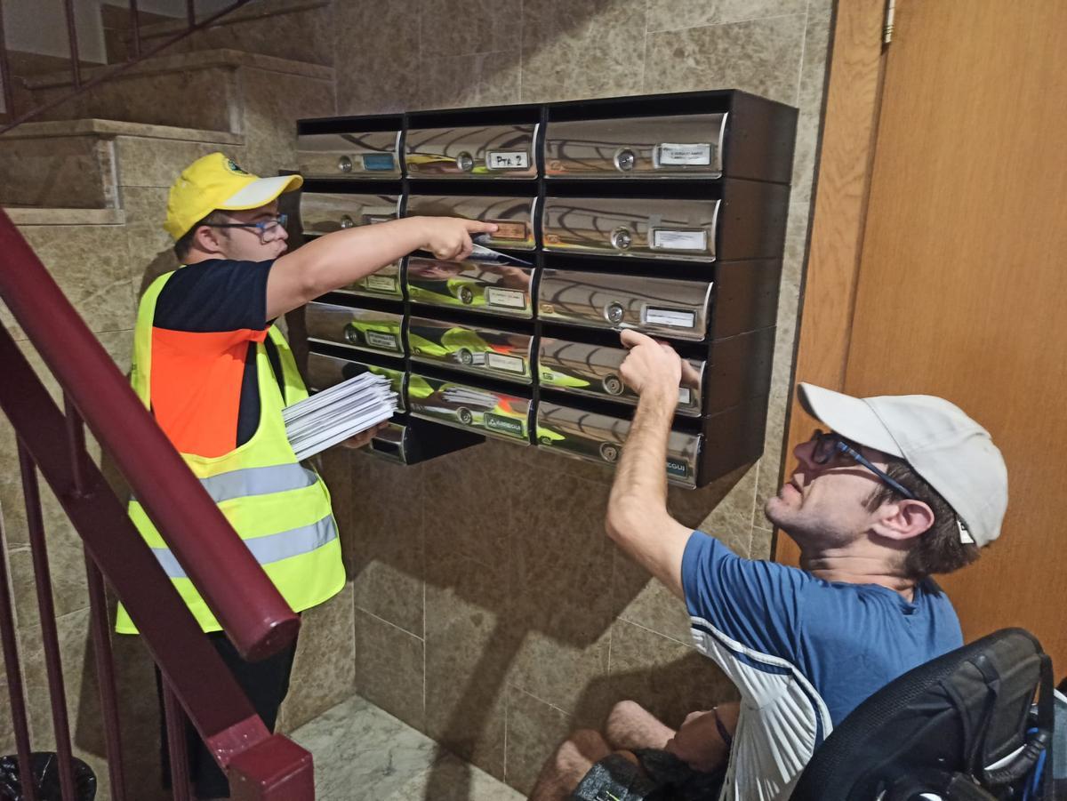 Buzoneo de los folleros por parte de la Fundación Espurna