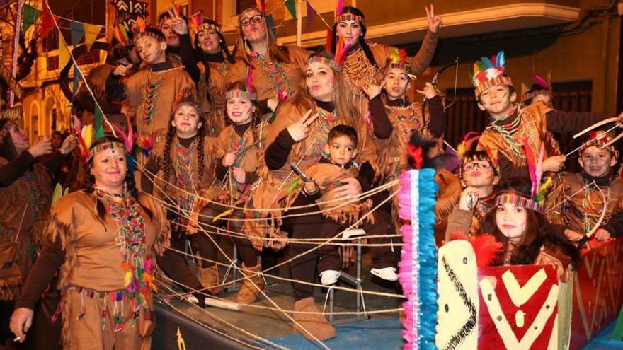 El Carnaval llena de color el Grao de Castellón