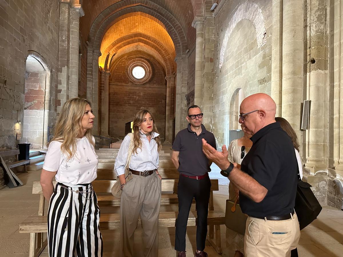 Vaquero ha estado acompañada por el director general de Cultura y Patrimonio Cultural, Pedro Olloqui, por la coordinadora del equipo técnico aragonés para el cumplimiento de la sentencia, Natalia Martínez de Pisón, y técnicos del Ejecutivo aragonés, entre otros.