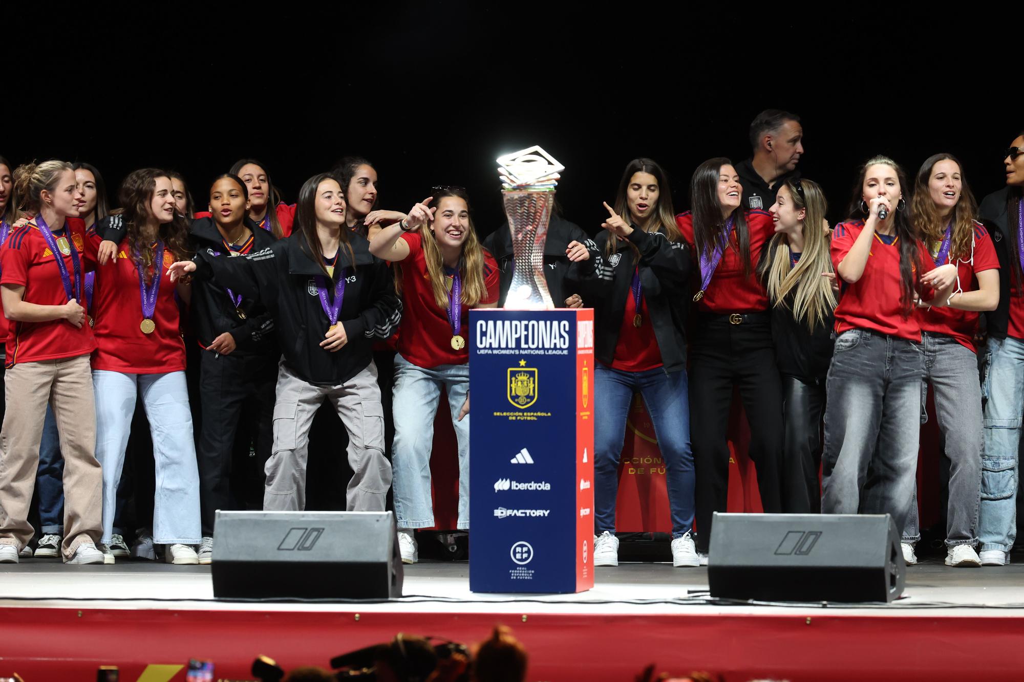 Celebración de la selección española tras ganar la Liga de Naciones Femenina