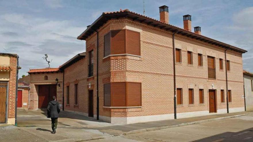 &quot;La cuadra&quot;, en Villamayor, casa que Pineda y su mujer habrían adquirido en la localidad de Tierra de Campos con dinero de un entramado societario ilegal, según el auto del juez Pedraz.