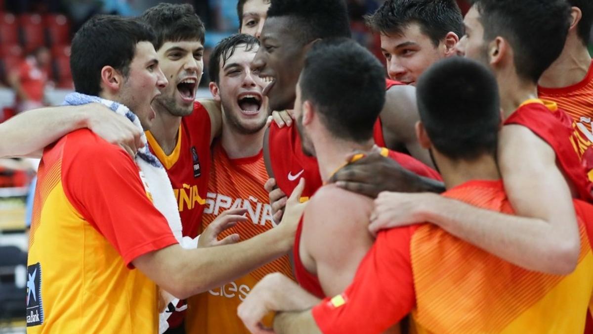 Los jugadores de la selección celebran su conquista