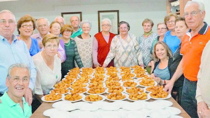 Más de 3.000 buñuelos en  la fiesta de los mayores de  Son Servera