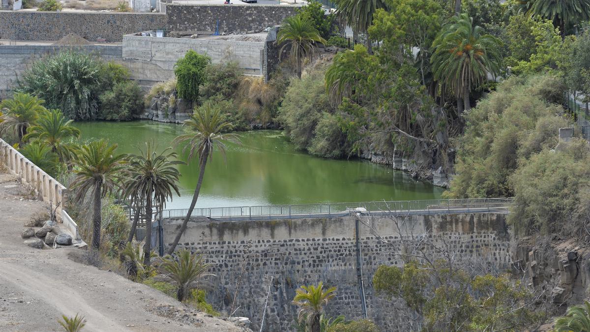 Antigua finca de la mayordomía y su ermita.