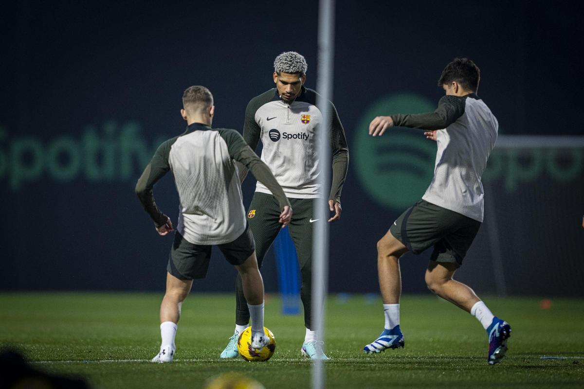 ¡Vitor Roque ya es uno más! Las mejores imágenes de su primer entrenamiento ¡Vitor Roque ya es uno más! Las mejores imágenes de su primer entrenamiento